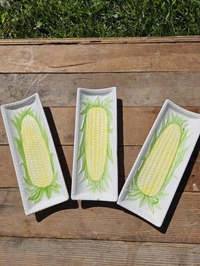 Lillian Vernon White Ceramic Corn Cob Trays Set of 3 Embossed Made in Japan Vtg
